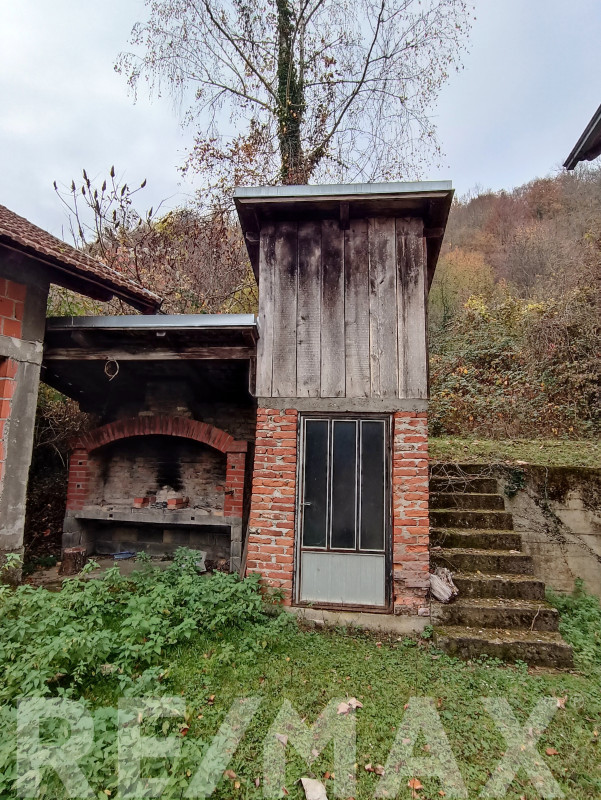 Prodaje se kuća u Gornjim Podgradcima sa 19 dN zemljišta 33