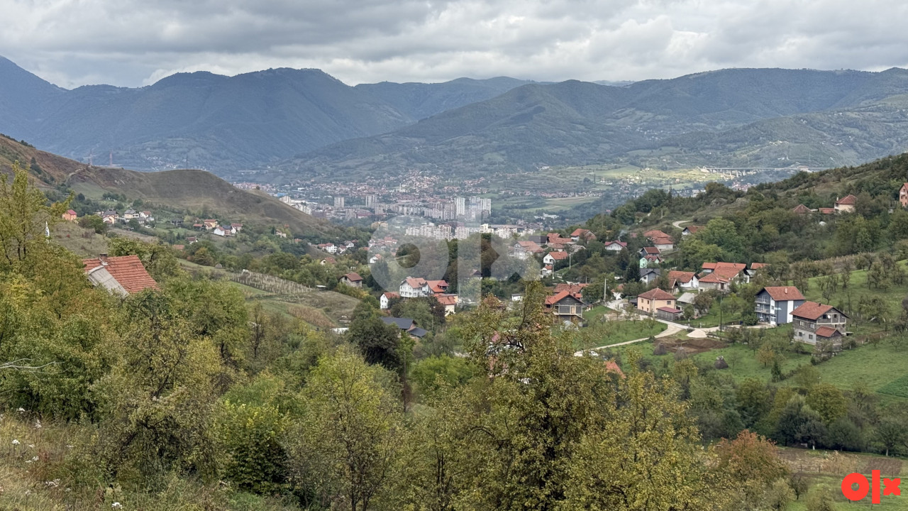 PRILIKA - PLAC SA POGLEDOM NA GRAD