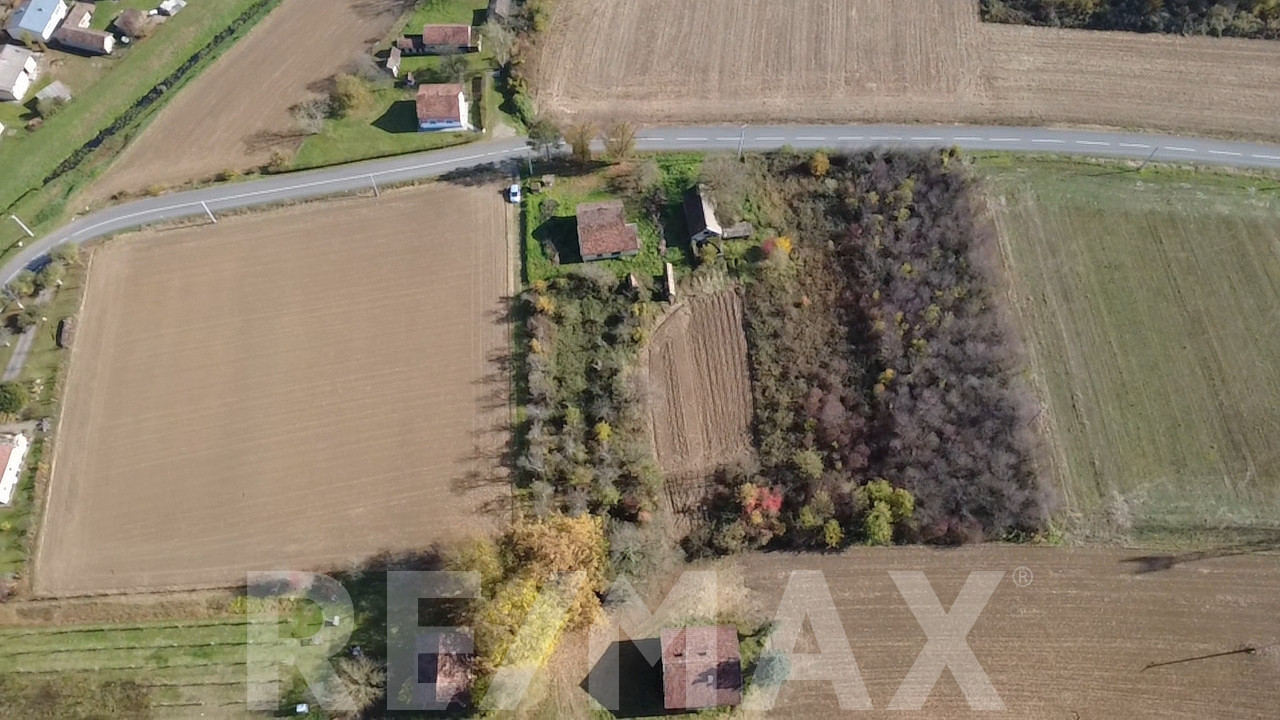 Zemljište 5285m2 sa kućom i objektom za adaptaciju - Nožičko 10
