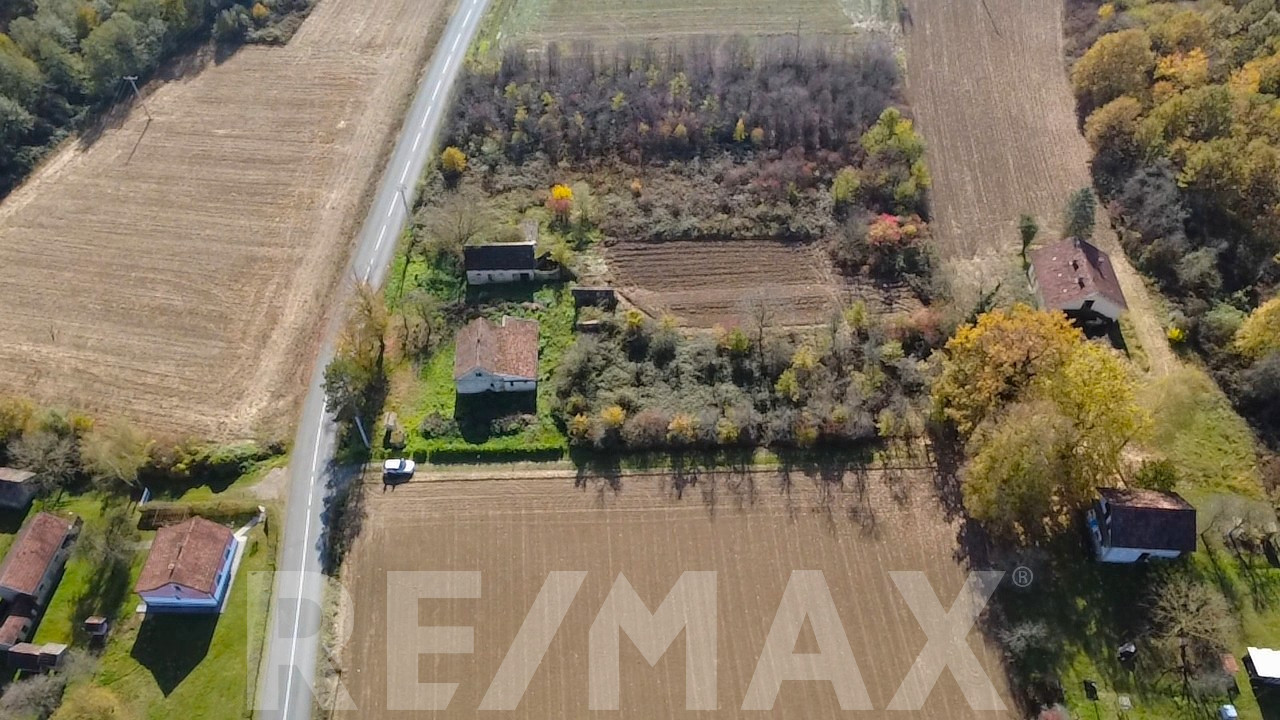 Zemljište 5285m2 sa kućom i objektom za adaptaciju - Nožičko 16