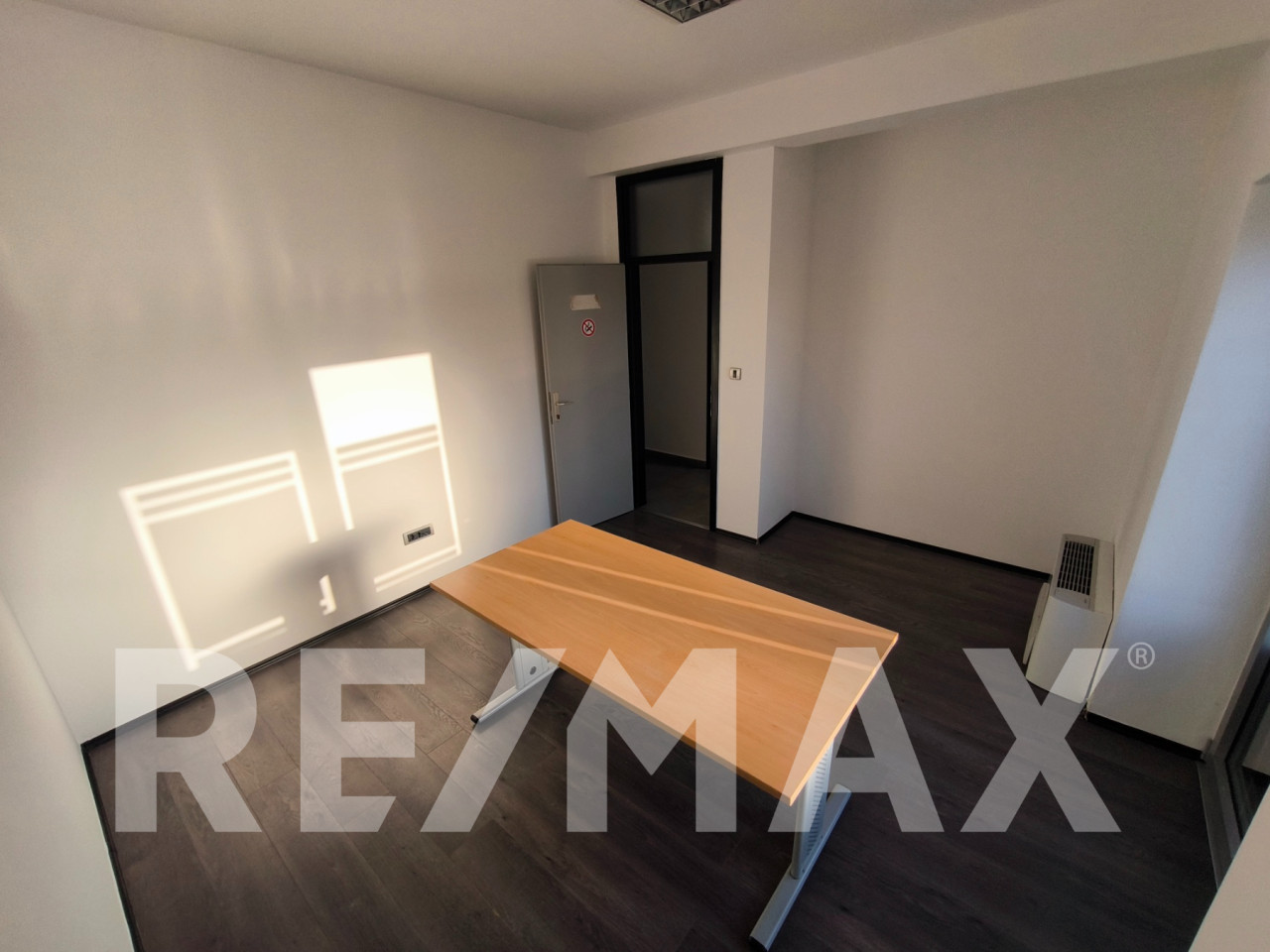 Stambeno-poslovni objekat Budžak 365m2, plac 536m2, parking 9