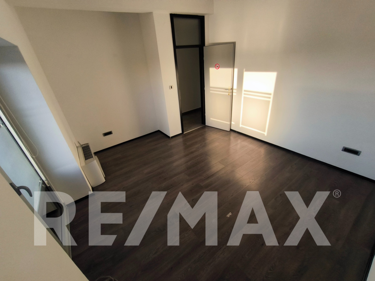 Stambeno-poslovni objekat Budžak 365m2, plac 536m2, parking 10