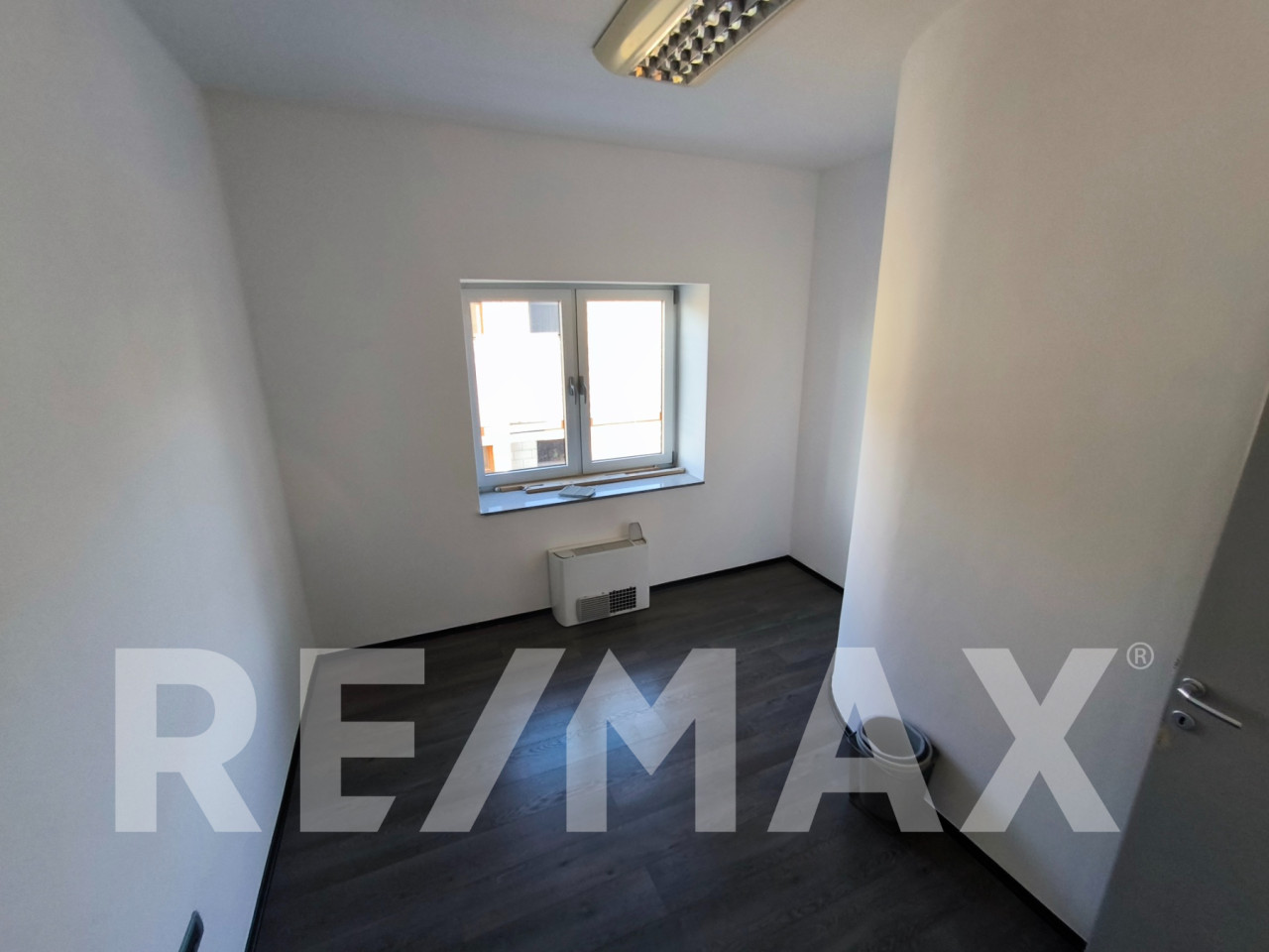 Stambeno-poslovni objekat Budžak 365m2, plac 536m2, parking 11