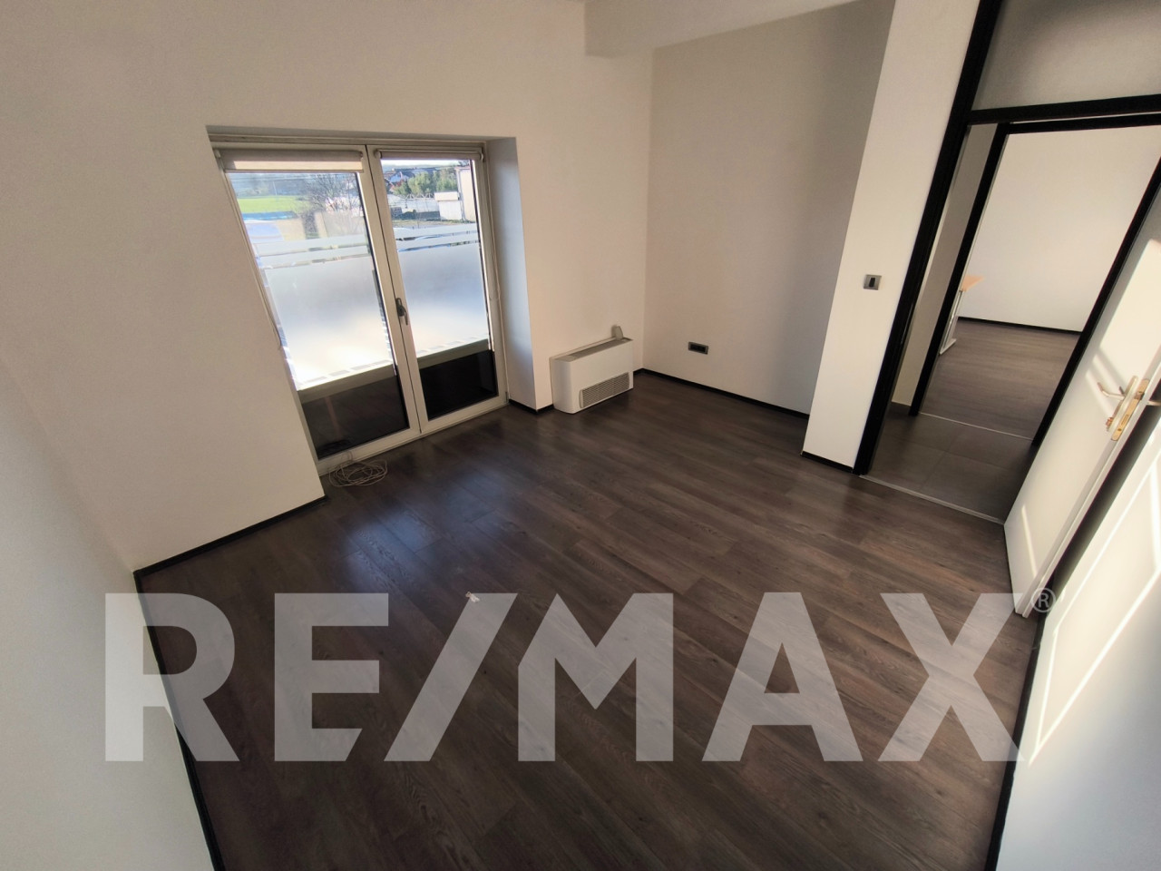 Stambeno-poslovni objekat Budžak 365m2, plac 536m2, parking 12