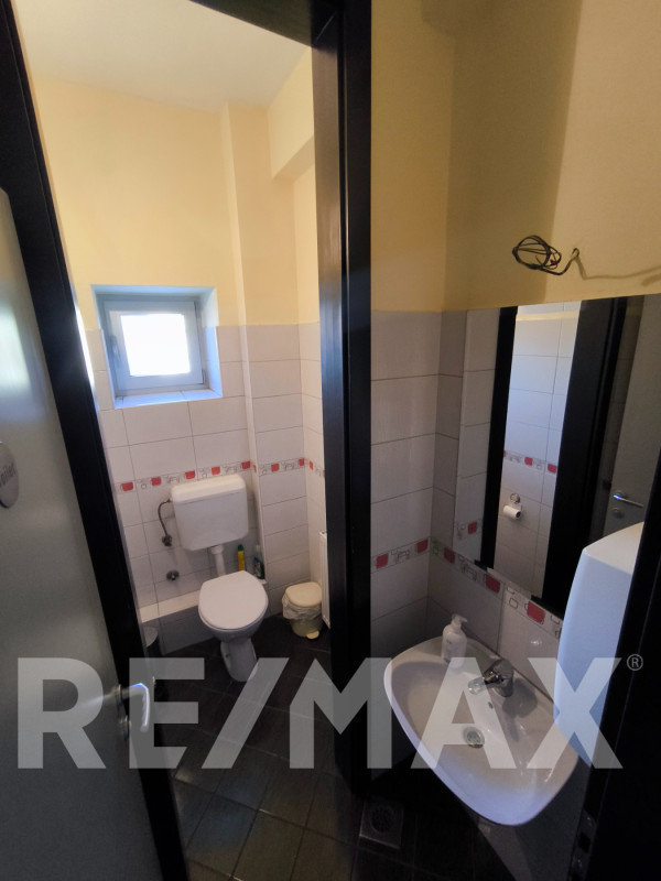 Stambeno-poslovni objekat Budžak 365m2, plac 536m2, parking 17