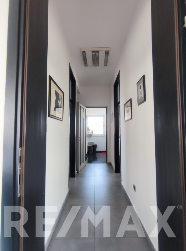 Stambeno-poslovni objekat Budžak 365m2, plac 536m2, parking 18