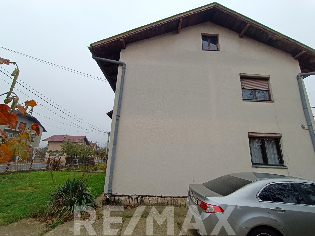 Prostrana kuća u Trnu na 915m2 placa 6