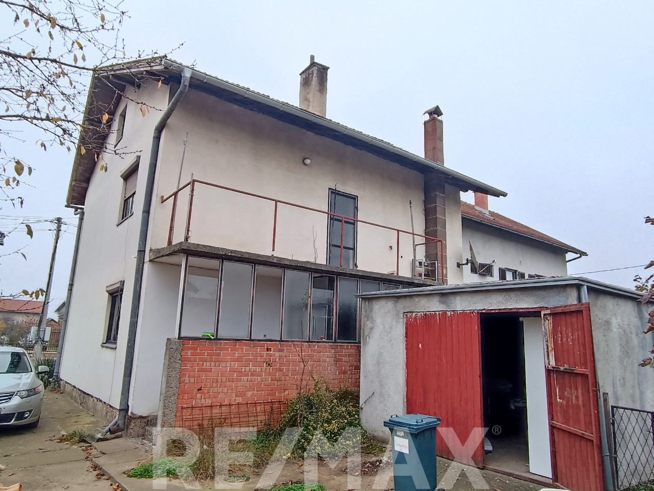 Prostrana kuća u Trnu na 915m2 placa 7