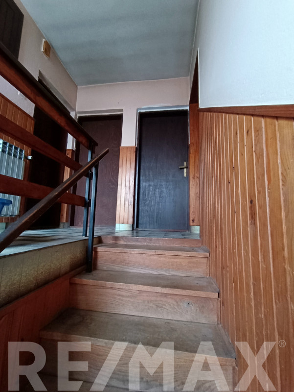 Prostrana kuća u Trnu na 915m2 placa 19