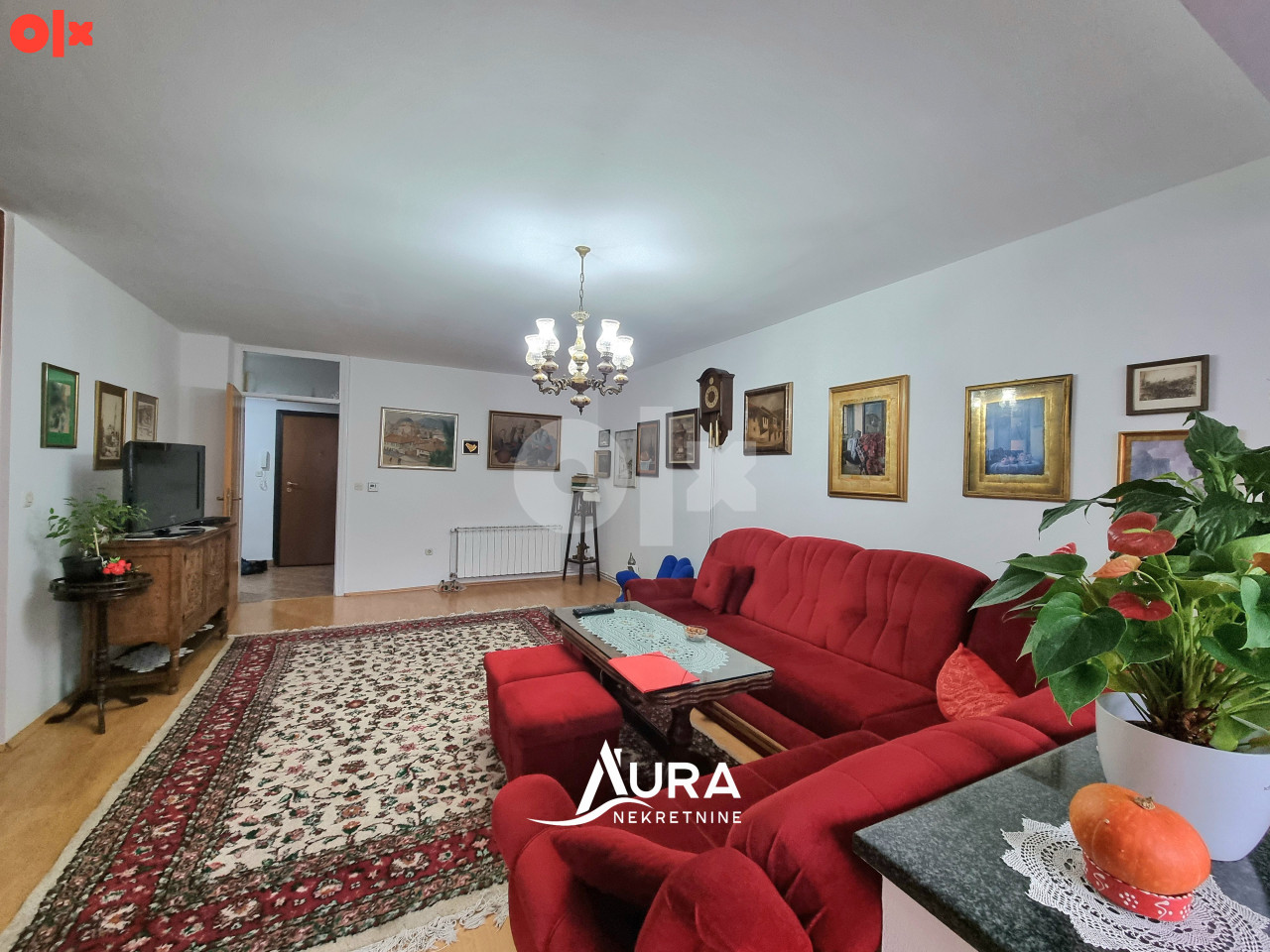 AURA/ Stan sa parkingom u srcu grada / Centar 7