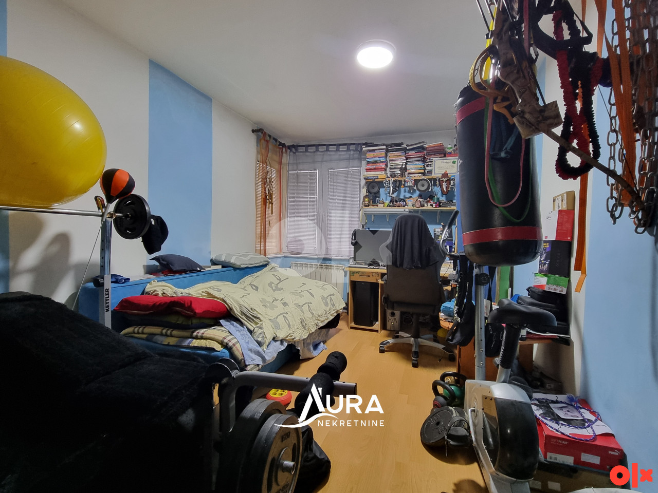 AURA/ Stan sa parkingom u srcu grada / Centar 13