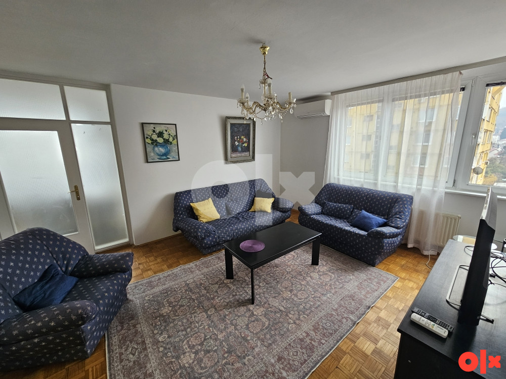 Trosoban Stan Grbavica - 83m2