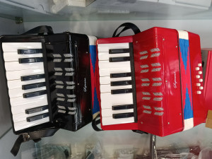 Soprano ST215 dječija harmonika BK/RD