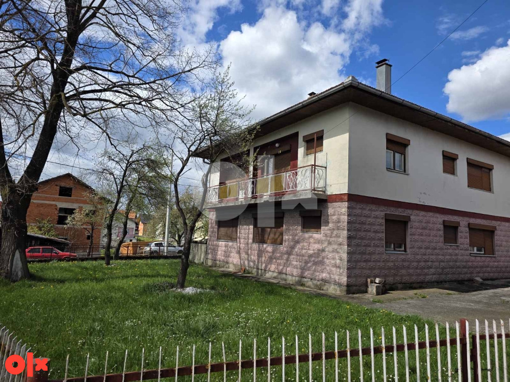 Dve kuce na jednom placu Bosanski Petrovac 2
