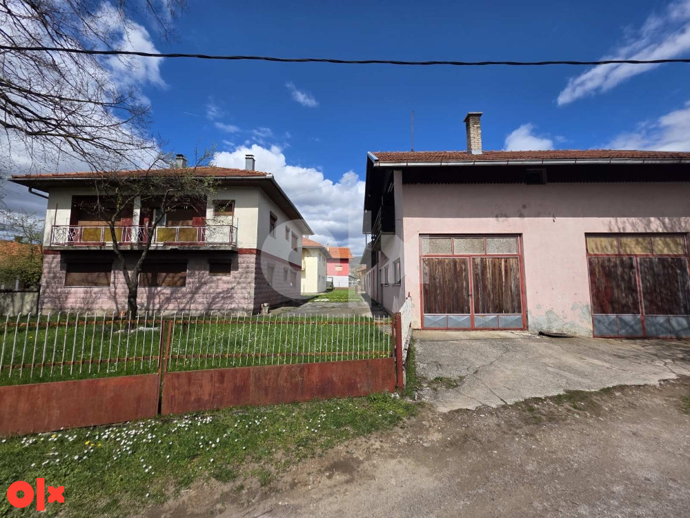Dve kuce na jednom placu Bosanski Petrovac 12