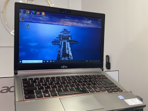 FJUTISU LIFEBOOK E746