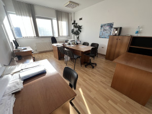 Poslovni prostor Lukavica/175 m2 stvarna a 150m2  po vl. listu