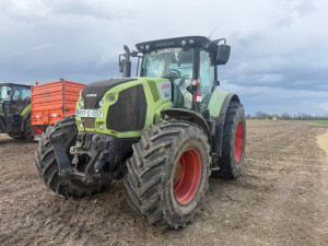 Traktor claas