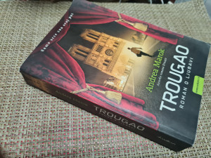 Trougao - roman o ljubavi - Andrea Marok