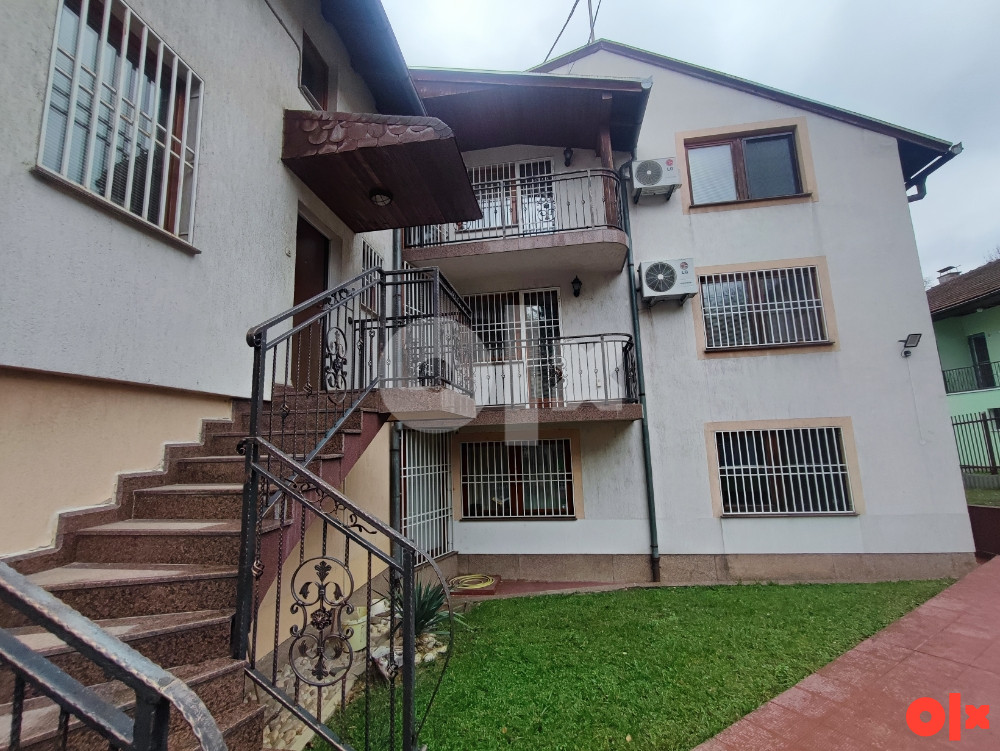 Grbavica - Trosoban stan CCA 100 m2 2