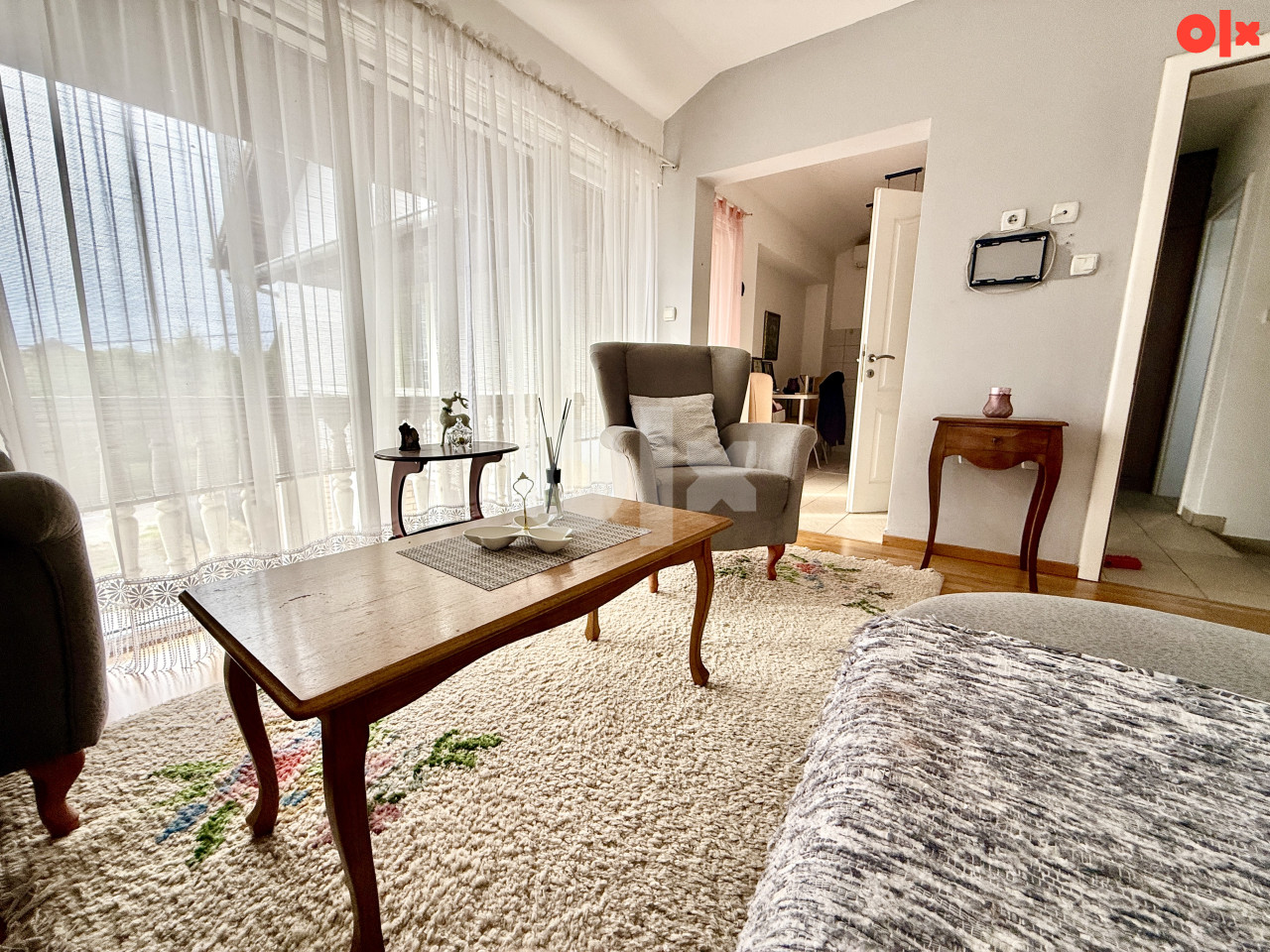 Porodična kuća sa apartmanom 8