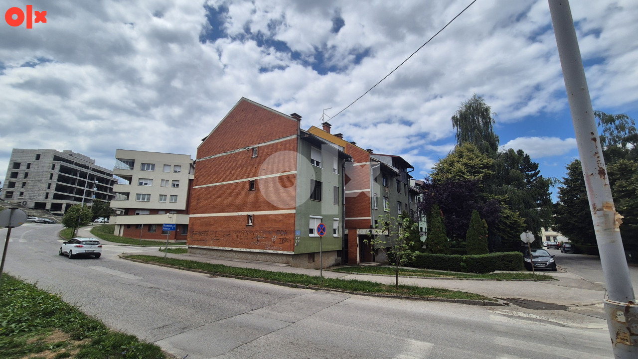 Četverosoban stan Istočno Sarajevo/86m2/1.sprat/