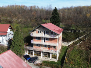 Biro HM / Gladno Polje 420 m² house