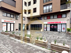 Na prodaju garažno mjesto sa ostavom u centru grada