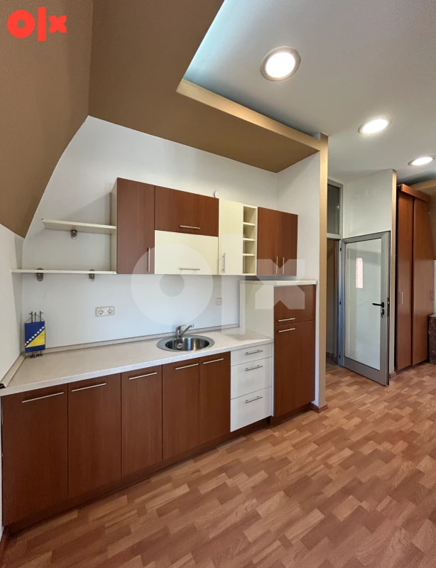 GRUNT - Poslovno skladišni prostor 1500 m2 Čengić Vila 7