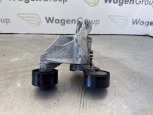 Nosac alternatora b Nissan Qashqai 2015 (fotografija 2)