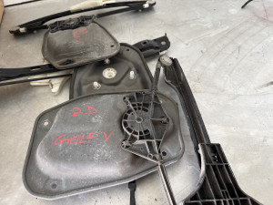 Podizac podizaci zadnji desni Volkswagen Golf 5