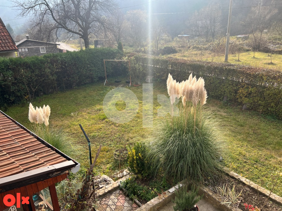 Dvospratna kuća sa konobom, Zenica 9