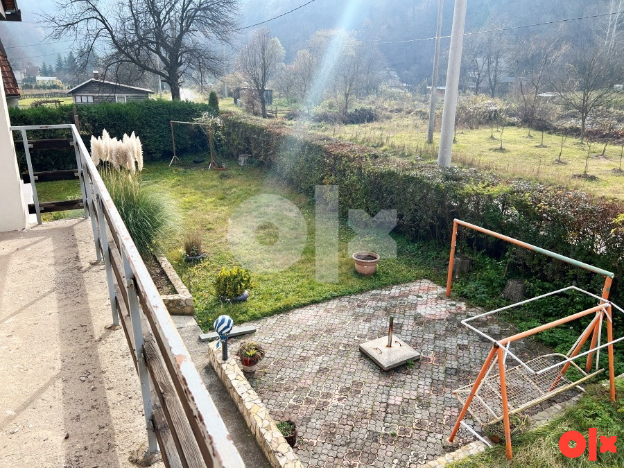 Dvospratna kuća sa konobom, Zenica 10
