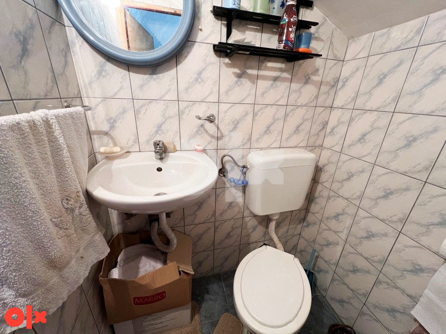 Dvospratna kuća sa konobom, Zenica 12