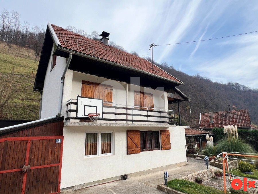 Dvospratna kuća sa konobom, Zenica 25