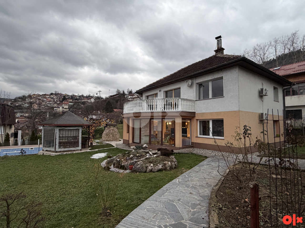 IZNAJMLJIVANJE: Kuća sa dva apartmana i bazenom Bistrik