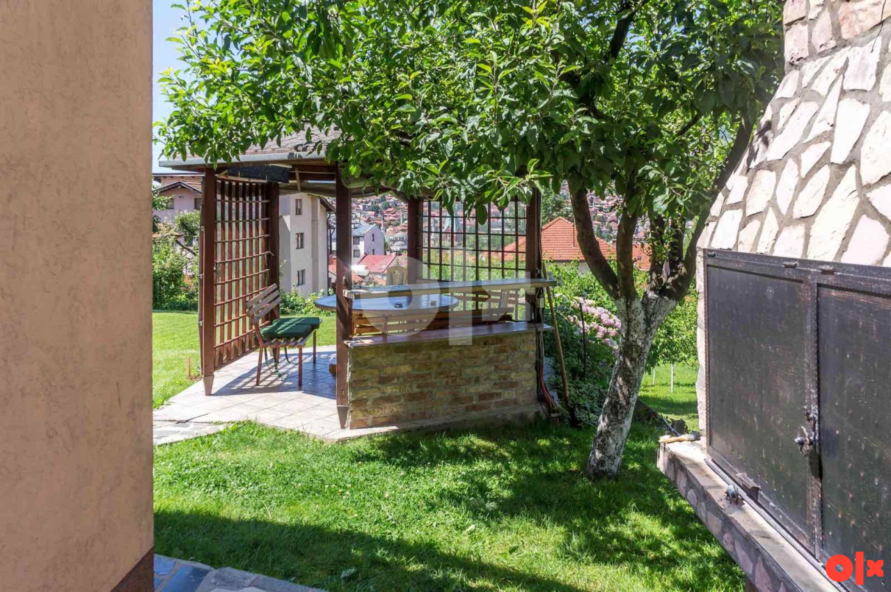 IZNAJMLJIVANJE: Kuća sa dva apartmana i bazenom Bistrik 3