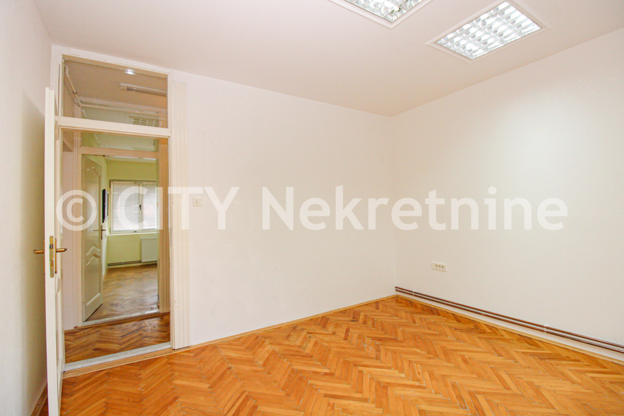 Trosoban stan - Centar - Branilaca Sarajeva - 82 m2 11