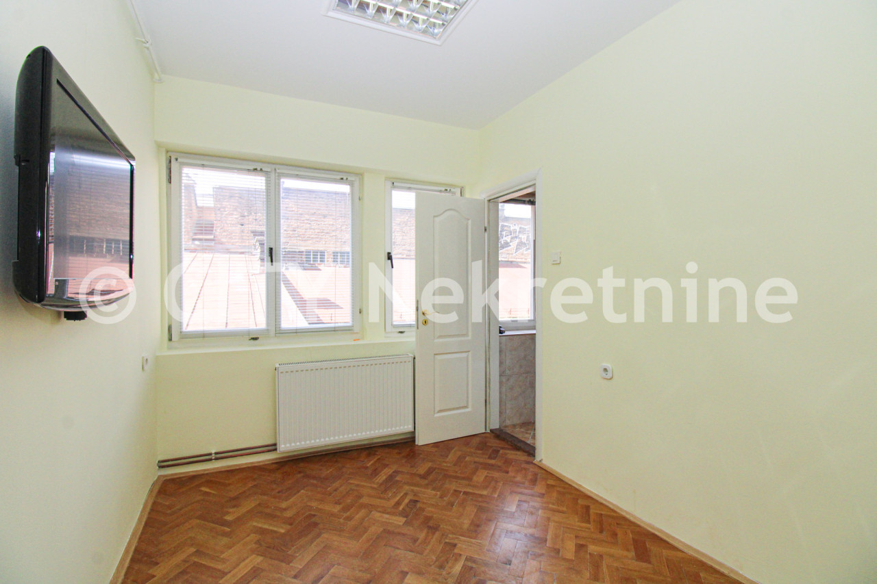 Trosoban stan - Centar - Branilaca Sarajeva - 82 m2 12