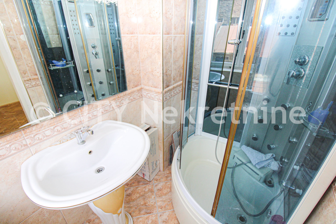 Trosoban stan - Centar - Branilaca Sarajeva - 82 m2 15