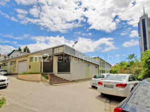 m2: Centar, Tešanjska. Poslovni objekat i zemljište 772m2