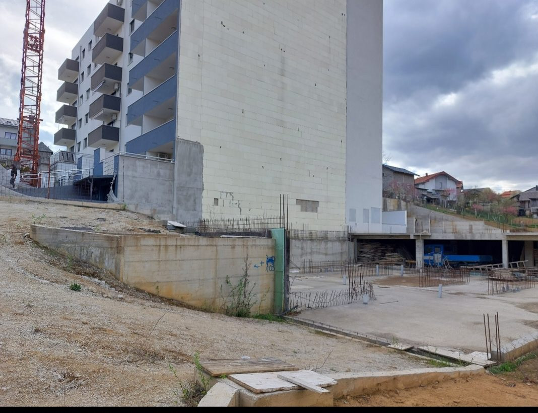 Zemljište Velika Kladuša, i zgrada u izgradnji 6