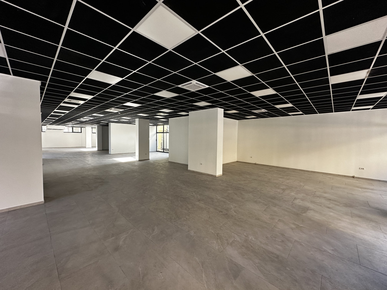Poslovni prostor na odličnoj lokaciji - 411 m2 2
