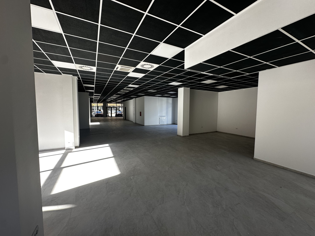 Poslovni prostor na odličnoj lokaciji - 411 m2 10