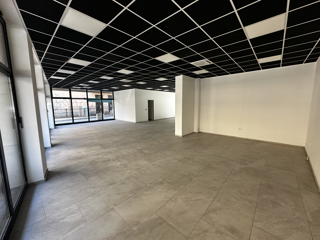Poslovni prostor na odličnoj lokaciji - 411 m2 22