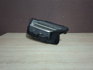 Audi Q4 desni far 89A941036 Ostecen(puklo staklo)