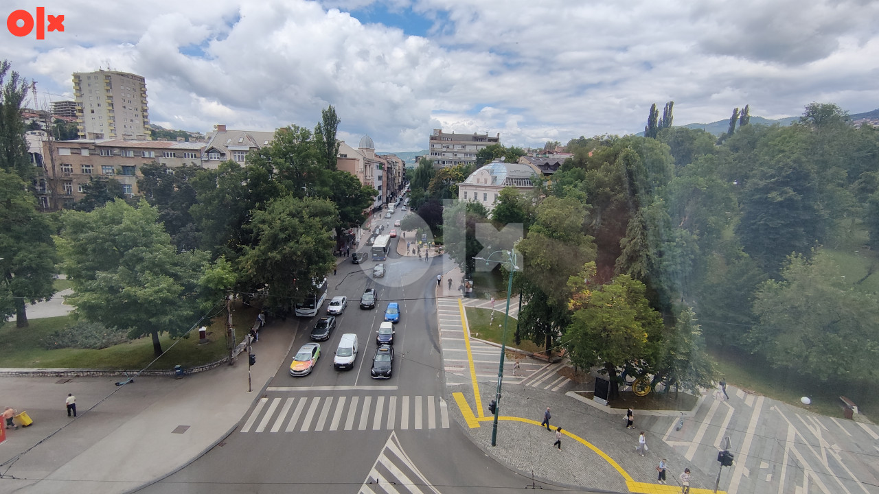 Centar , Titova , petosoban namjesten stan! 9