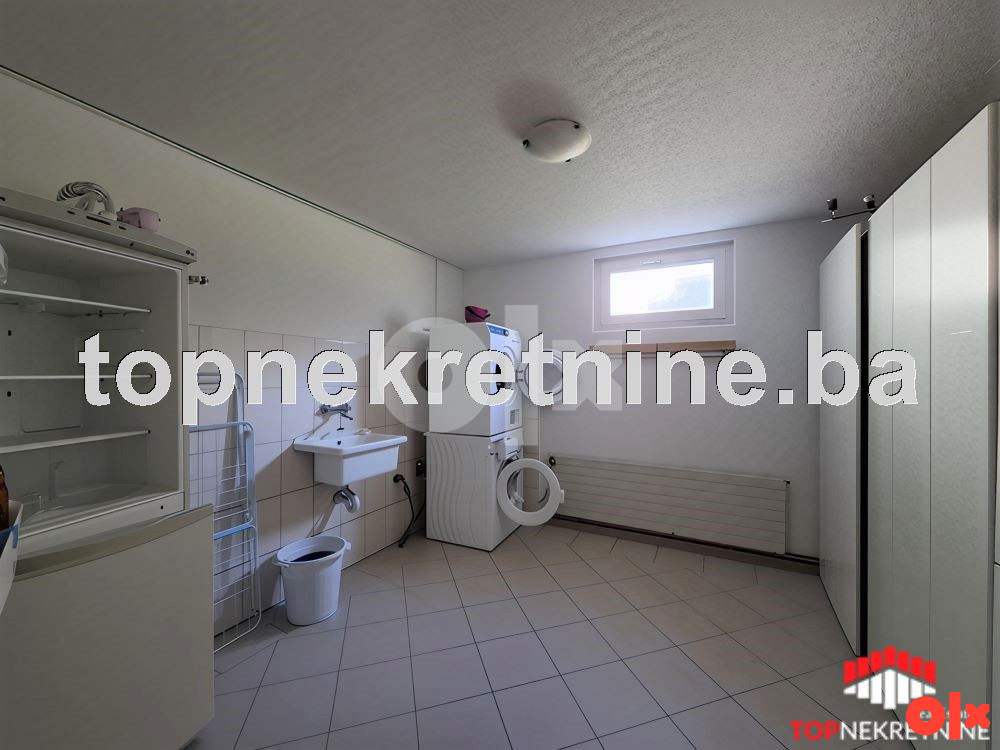 Kuća od cca 240m2 sa garažom, bazenom i vrtnom kućicom, Faletići 12
