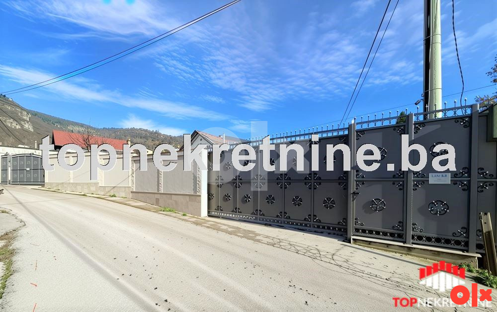Kuća od cca 240m2 sa garažom, bazenom i vrtnom kućicom, Faletići 19