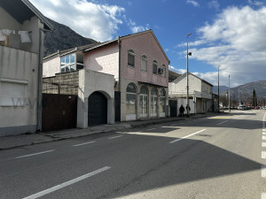 Kuća u ulici Maršala Tita u naselju Luka/Tekija u Mostaru